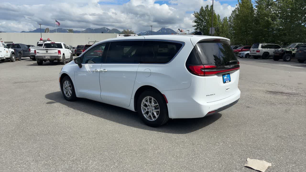 Thumbnail: 2024 Chrysler Pacifica - 10