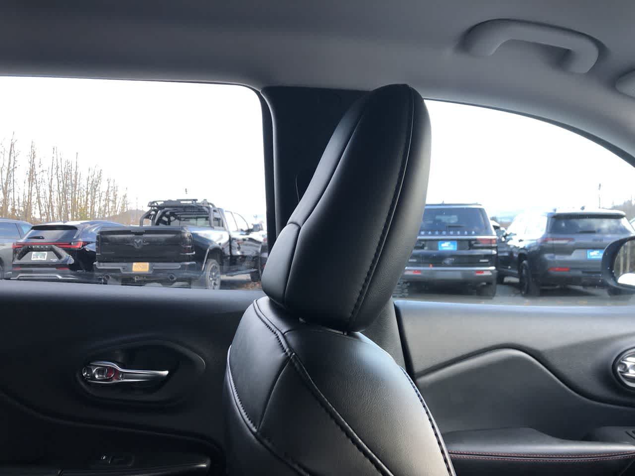 Thumbnail: 2022 Jeep Cherokee - 24