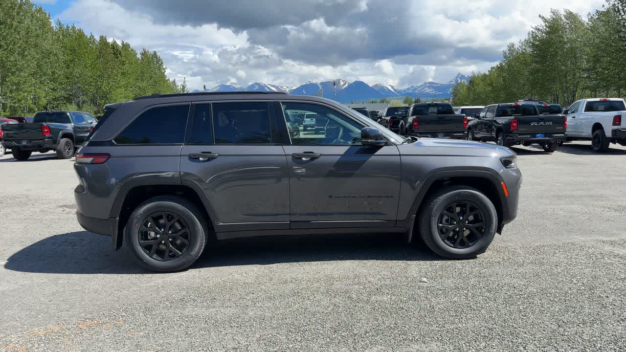 Thumbnail: 2026 Jeep Grand Cherokee - 16