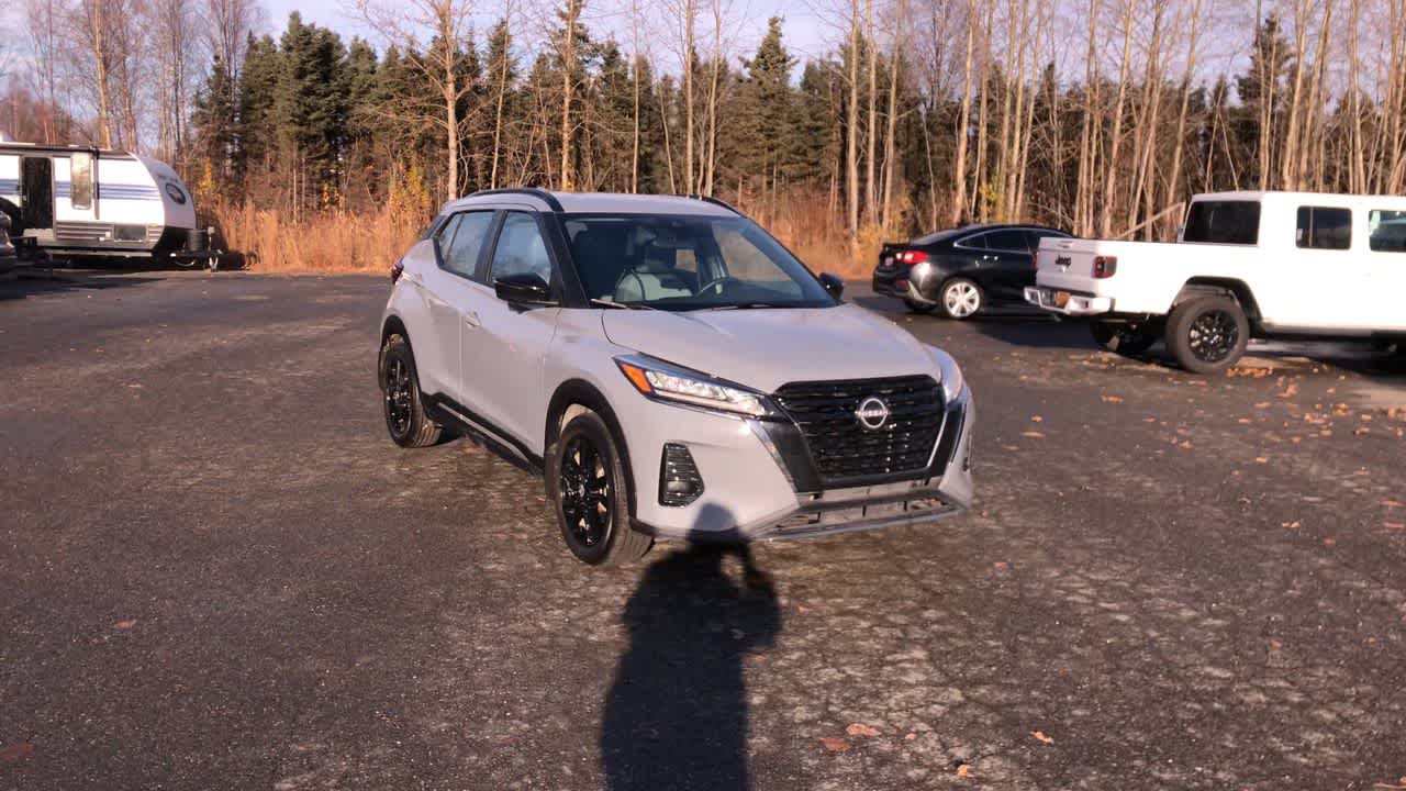 Thumbnail: 2023 Nissan Kicks - 3