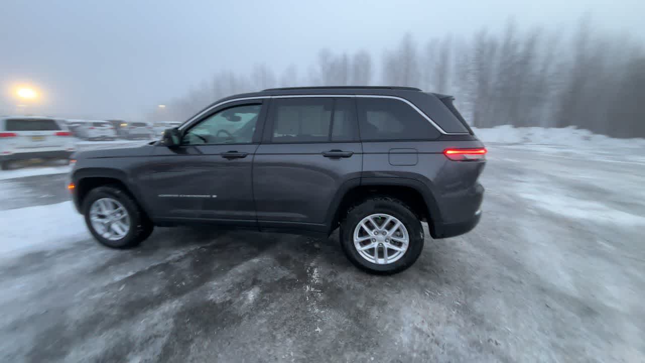 Thumbnail: 2024 Jeep Grand Cherokee - 9