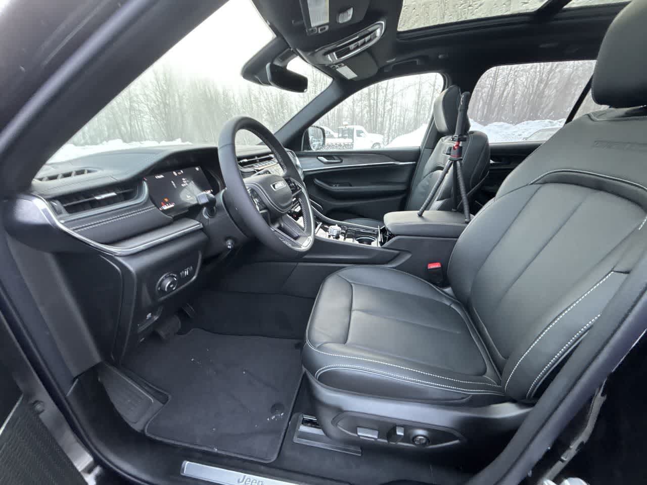 Thumbnail: 2025 Jeep Grand Cherokee - 23