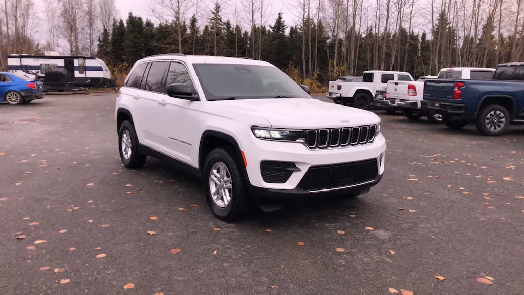 Used 2024 Jeep Grand Cherokee Laredo SUV