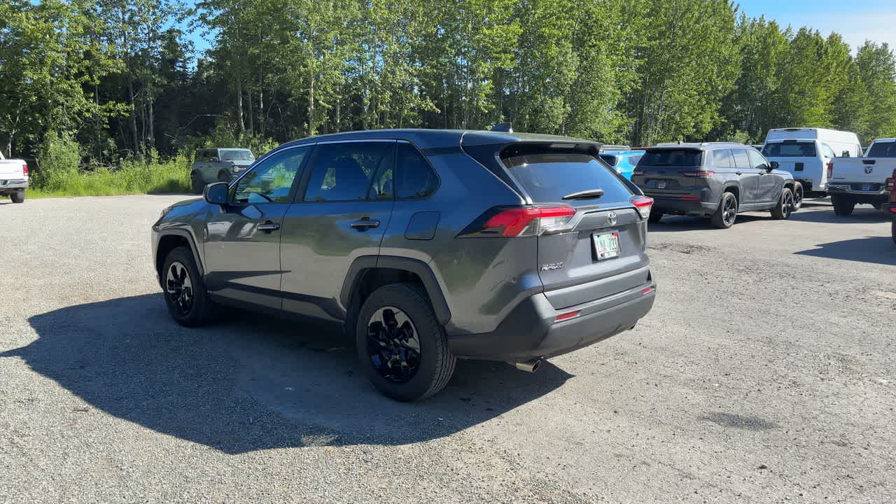 Thumbnail: 2022 Toyota RAV4 - 10