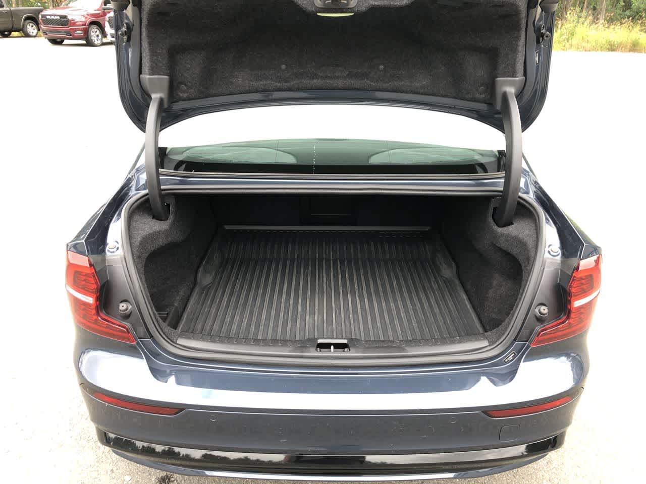 Thumbnail: 2024 Volvo S60 - 20