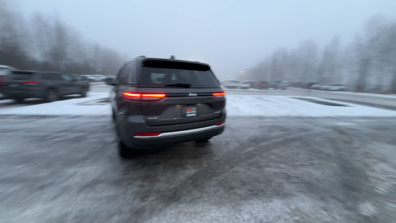 Thumbnail: 2024 Jeep Grand Cherokee - 11