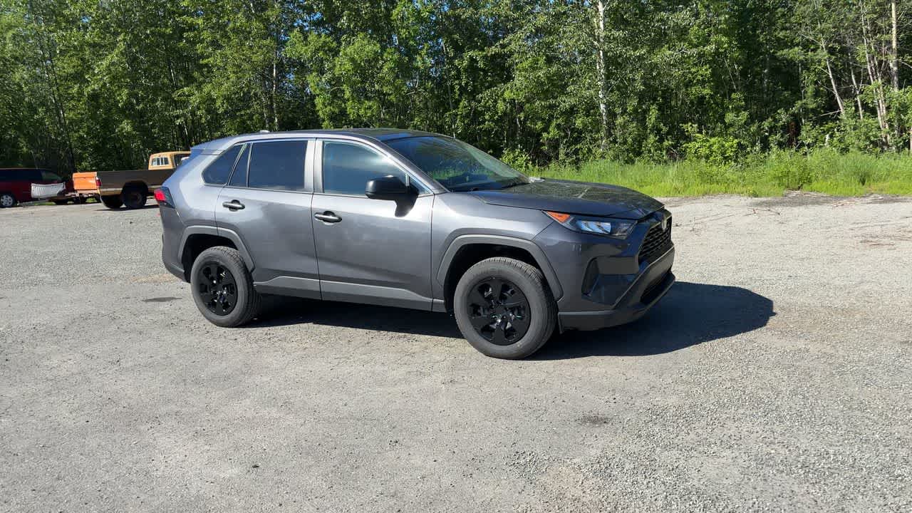Thumbnail: 2022 Toyota RAV4 - 17