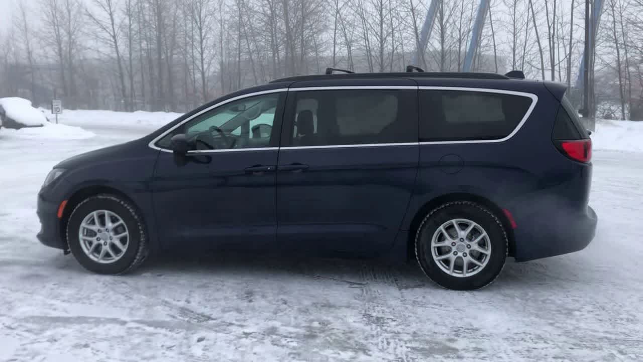 Thumbnail: 2020 Chrysler Voyager - 9