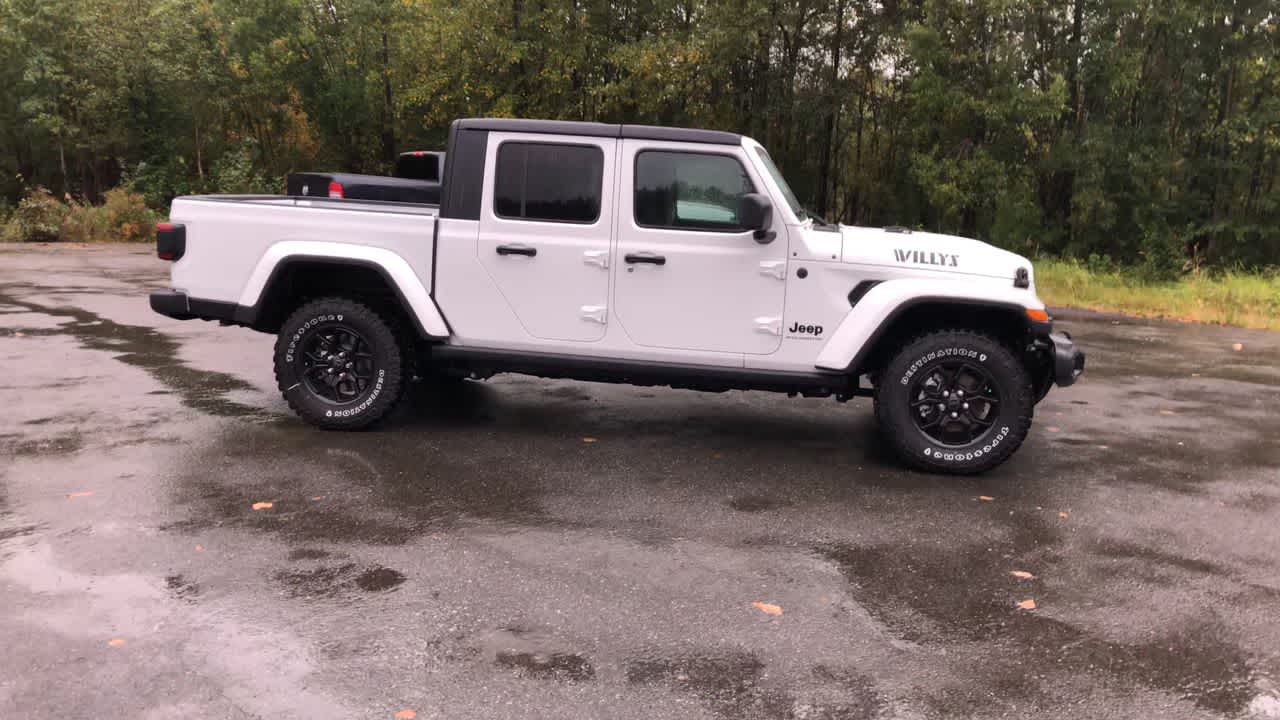 Thumbnail: 2025 Jeep Gladiator - 17