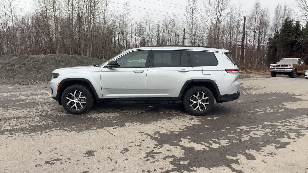 Thumbnail: 2024 Jeep Grand Cherokee L - 8