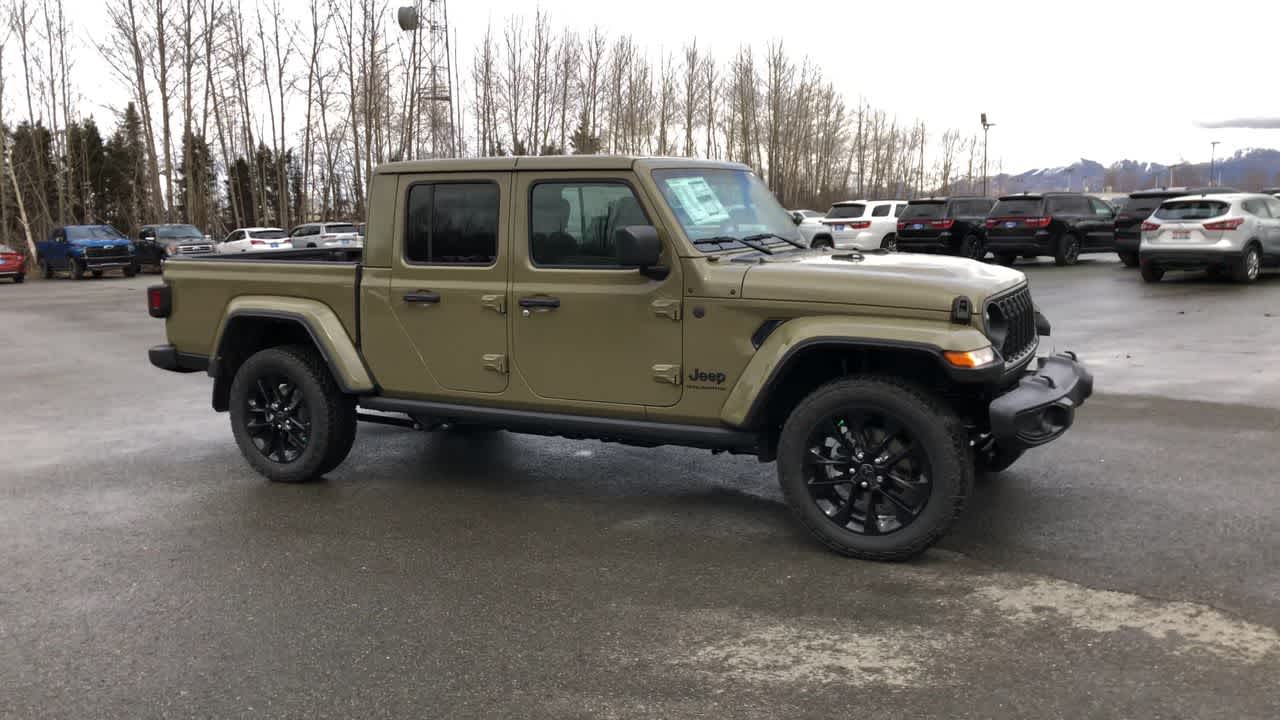 Thumbnail: 2025 Jeep Gladiator - 17