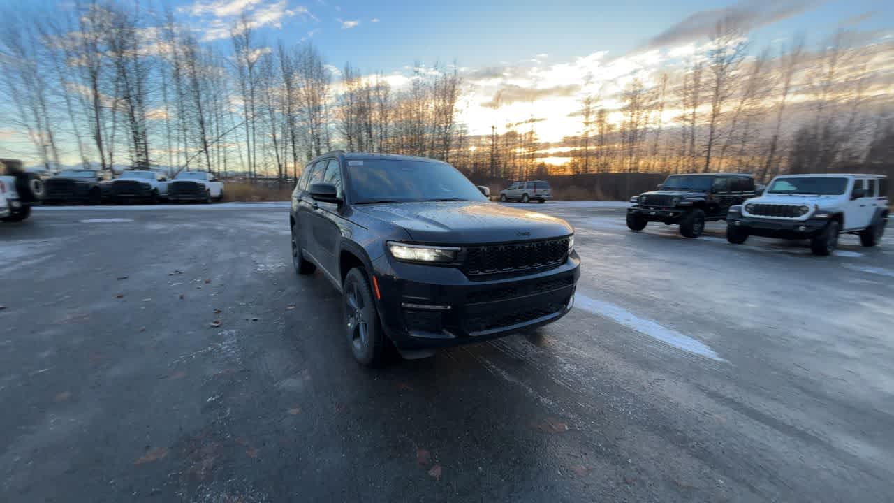 Thumbnail: 2025 Jeep Grand Cherokee - 3