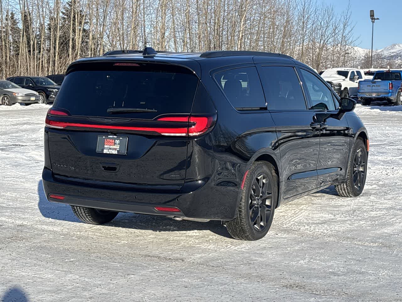 Thumbnail: 2026 Chrysler Pacifica - 8