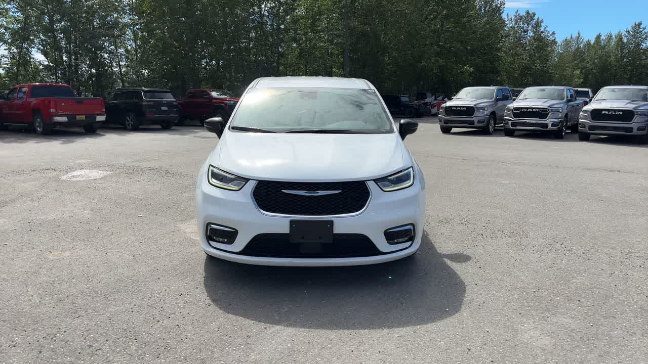 Thumbnail: 2024 Chrysler Pacifica - 4