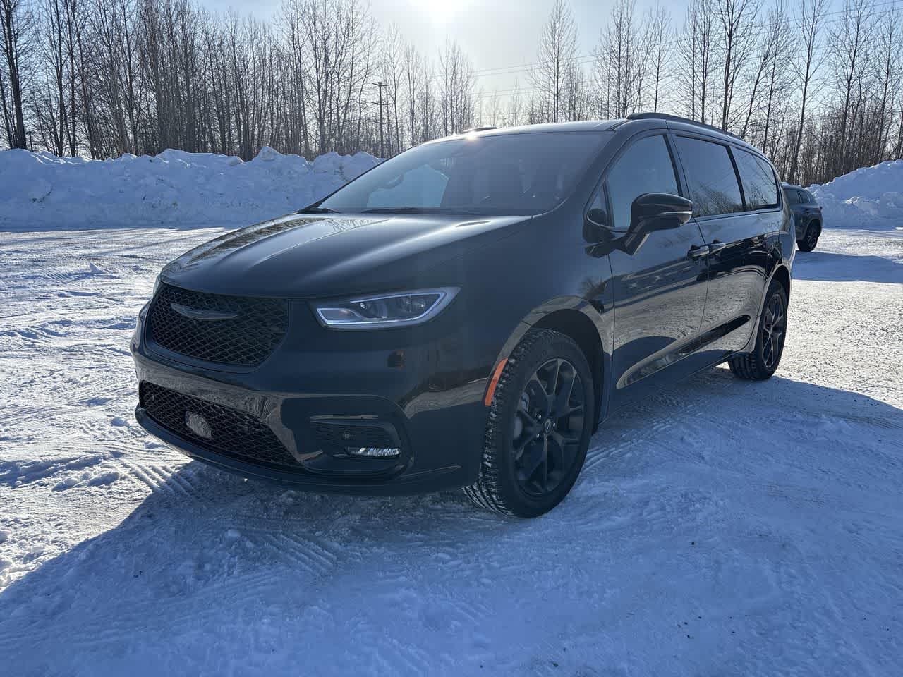 Thumbnail: 2026 Chrysler Pacifica - 4