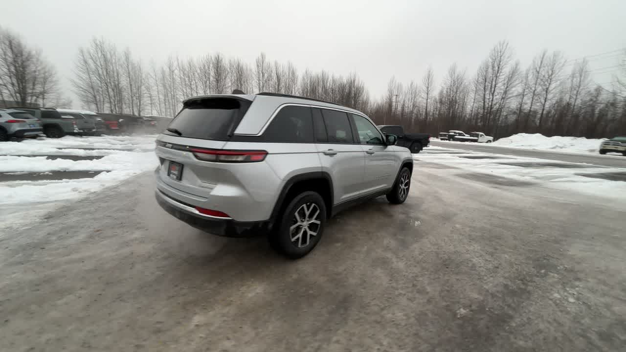 Thumbnail: 2025 Jeep Grand Cherokee - 14