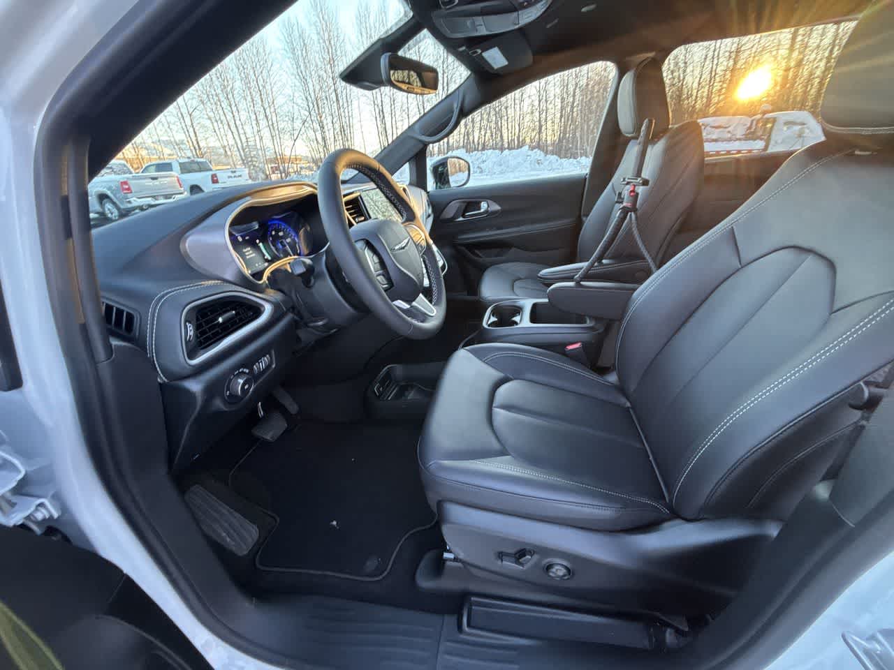 Thumbnail: 2026 Chrysler Pacifica - 23