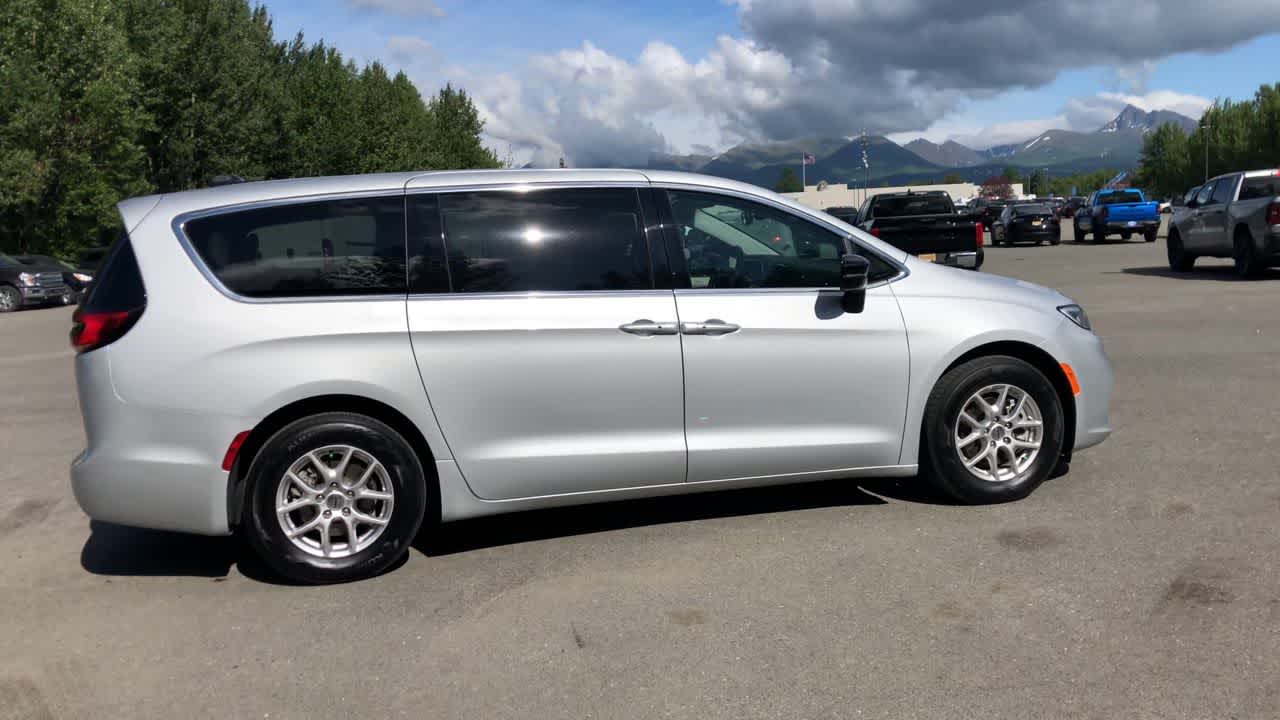 Thumbnail: 2024 Chrysler Pacifica - 15