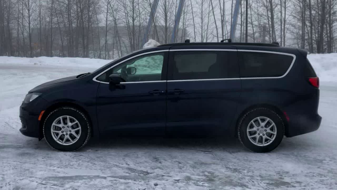 Thumbnail: 2020 Chrysler Voyager - 8