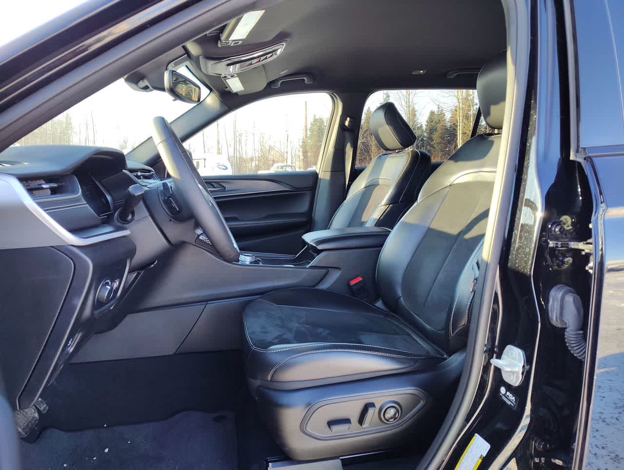 Thumbnail: 2024 Jeep Grand Cherokee L - 15