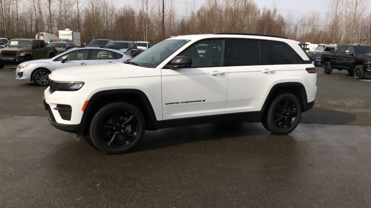 Thumbnail: 2023 Jeep Grand Cherokee - 6