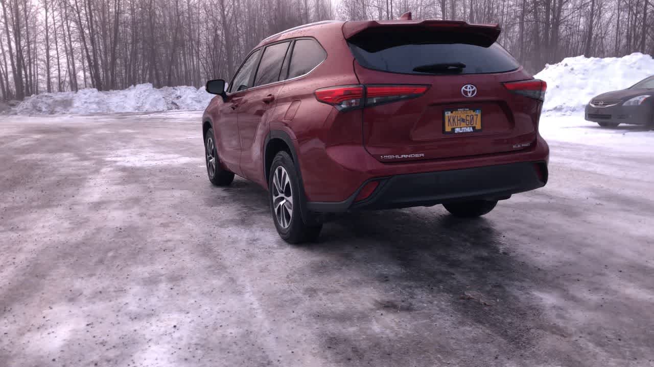 Thumbnail: 2023 Toyota Highlander - 11