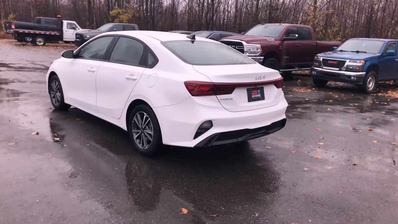 Thumbnail: 2024 Kia Forte - 10