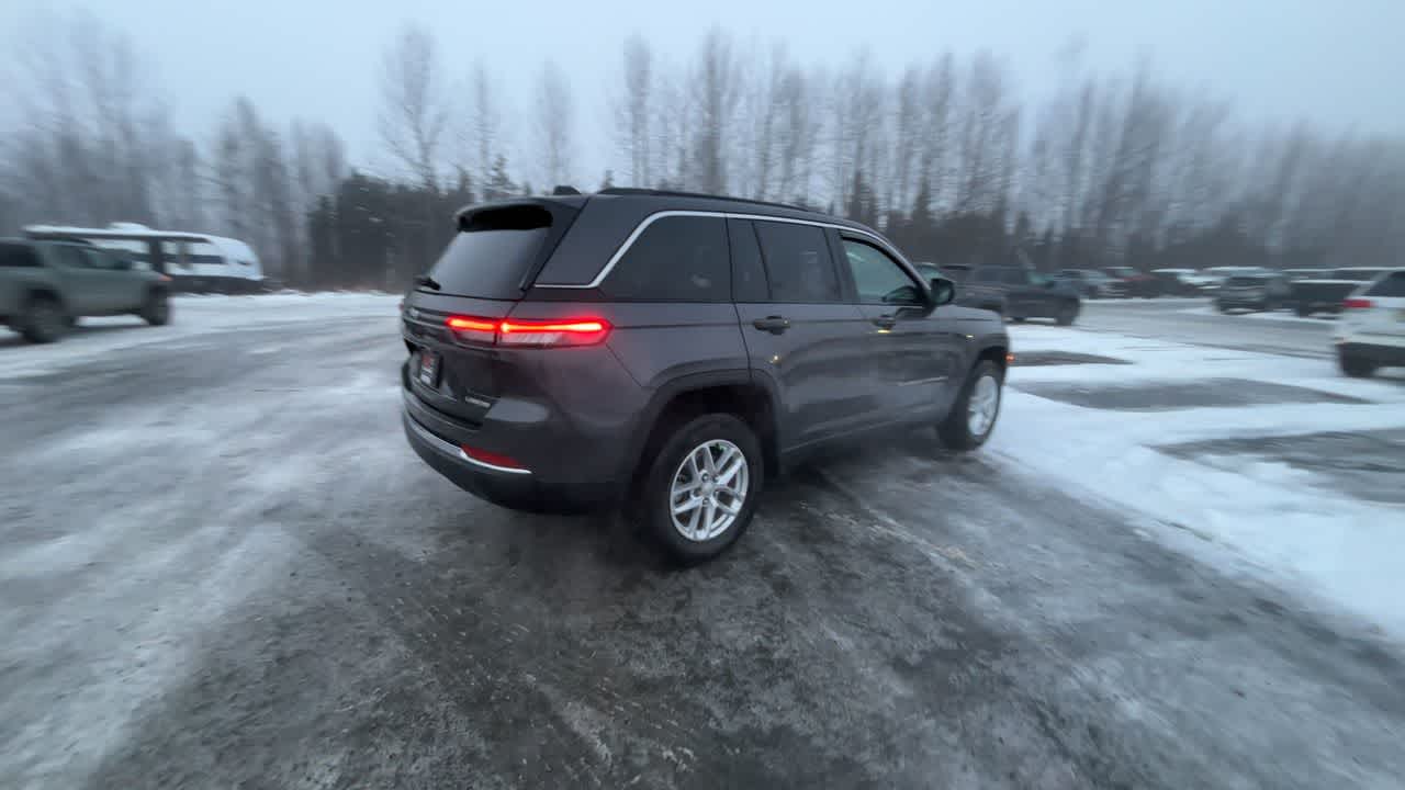 Thumbnail: 2024 Jeep Grand Cherokee - 14