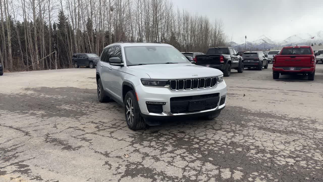 Thumbnail: 2024 Jeep Grand Cherokee L - 3
