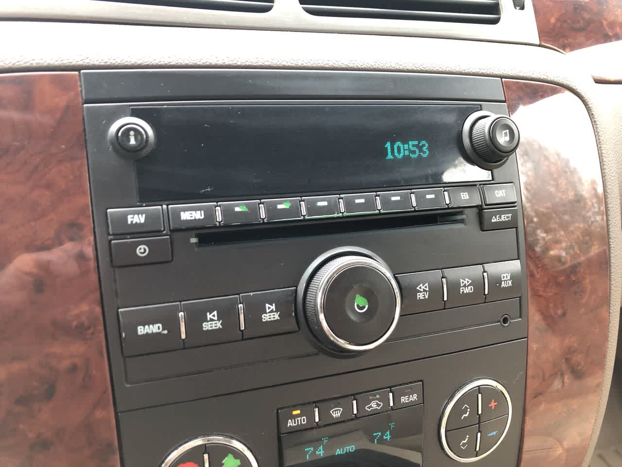 Thumbnail: 2010 Chevrolet Suburban - 26