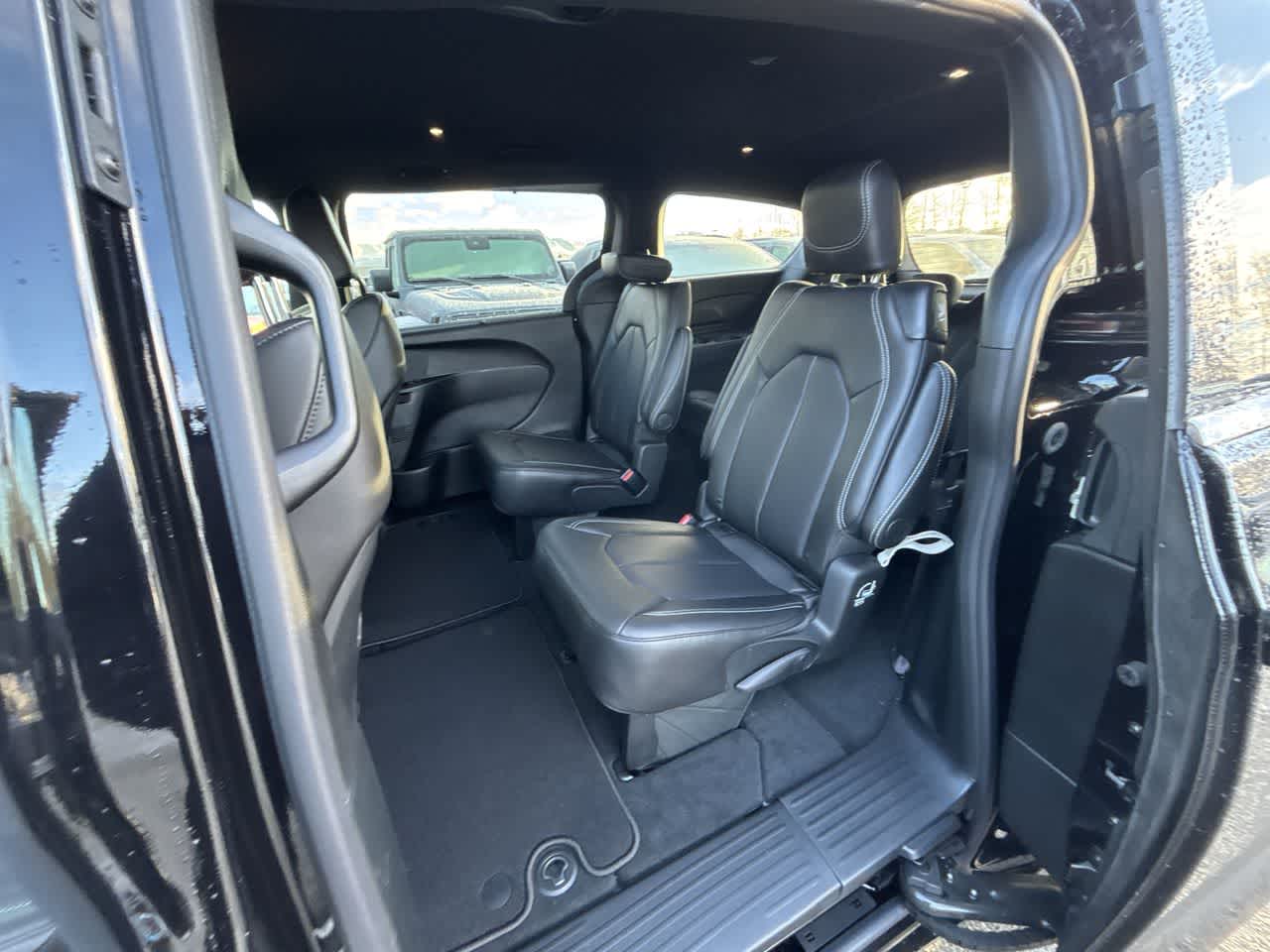 Thumbnail: 2026 Chrysler Pacifica - 22