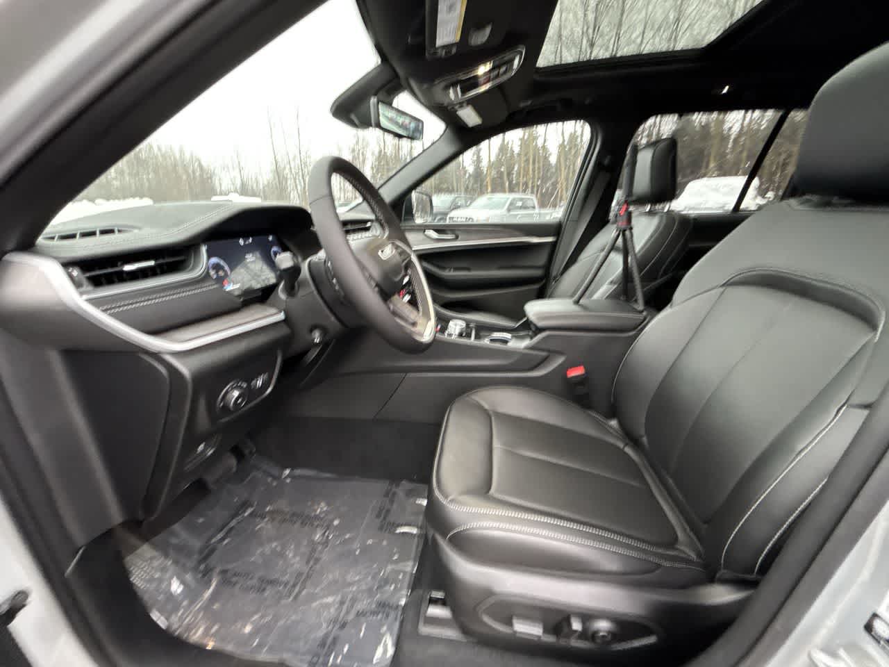 Thumbnail: 2025 Jeep Grand Cherokee - 23