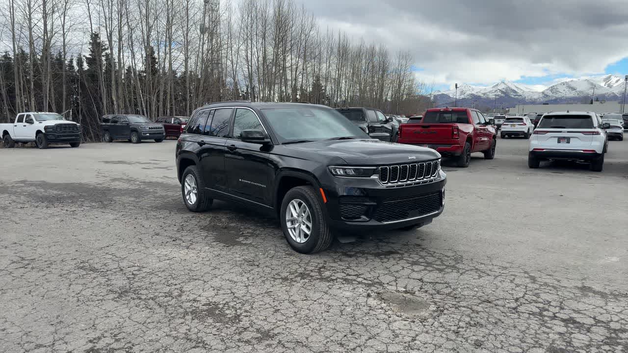 Thumbnail: 2026 Jeep Grand Cherokee - 3