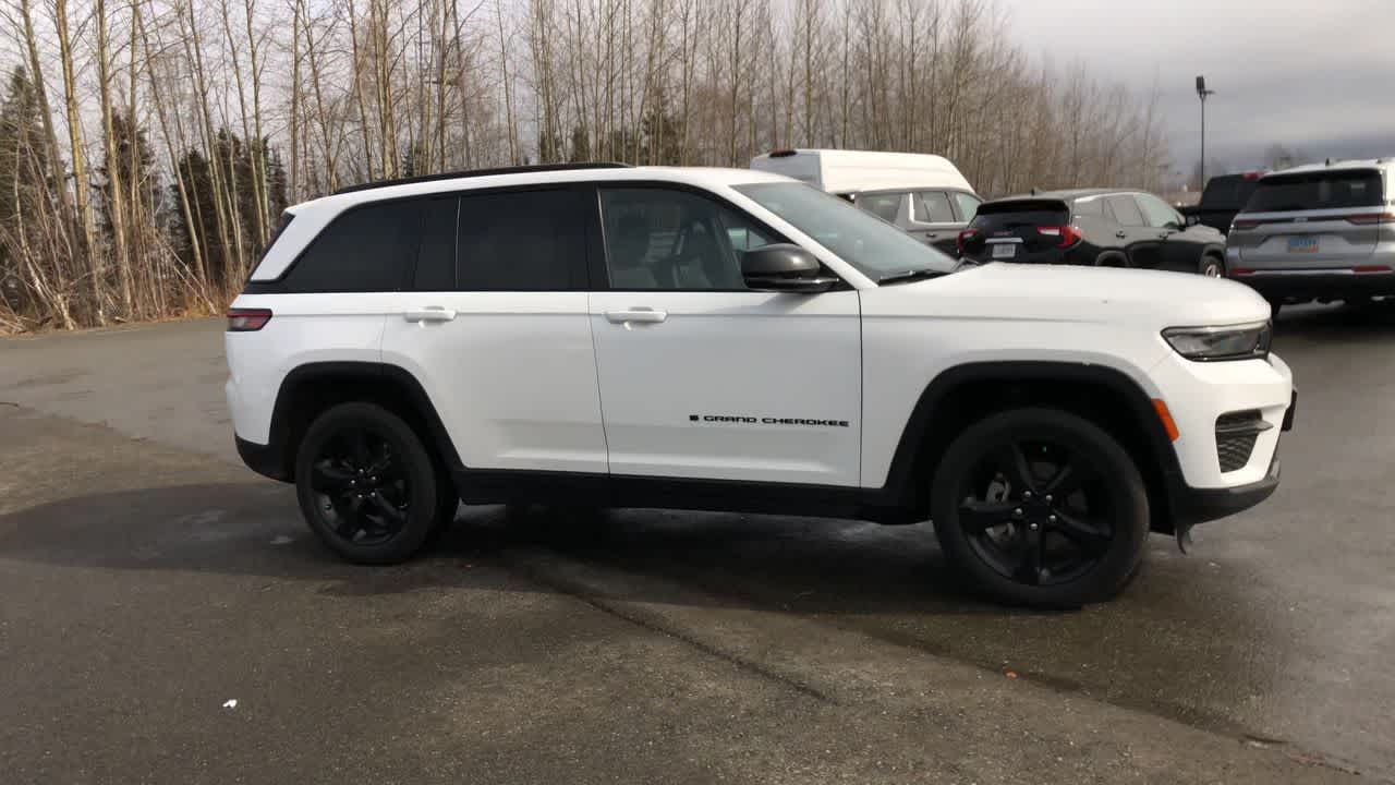 Thumbnail: 2023 Jeep Grand Cherokee - 16