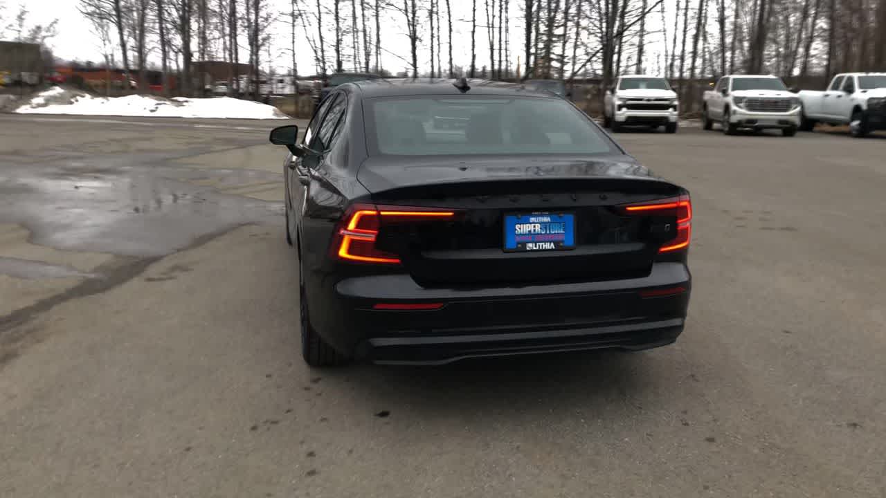 Thumbnail: 2024 Volvo S60 - 11