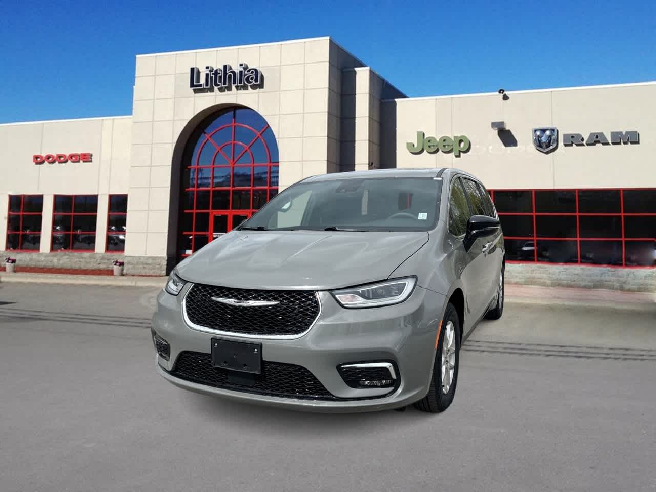 2025 Chrysler Pacifica Select's photo