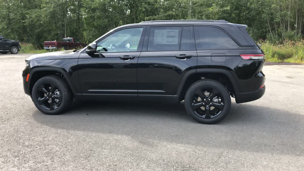 Thumbnail: 2025 Jeep Grand Cherokee - 8