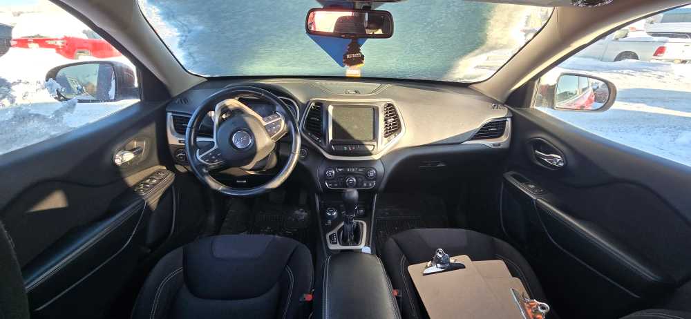 Thumbnail: 2017 Jeep Cherokee - 6