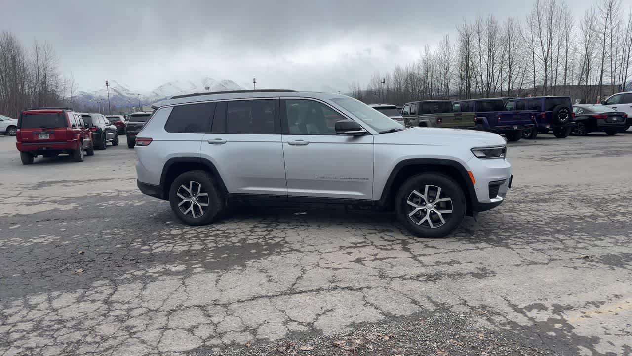 Thumbnail: 2024 Jeep Grand Cherokee L - 17