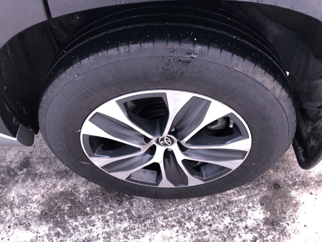 Thumbnail: 2023 Toyota Highlander - 21