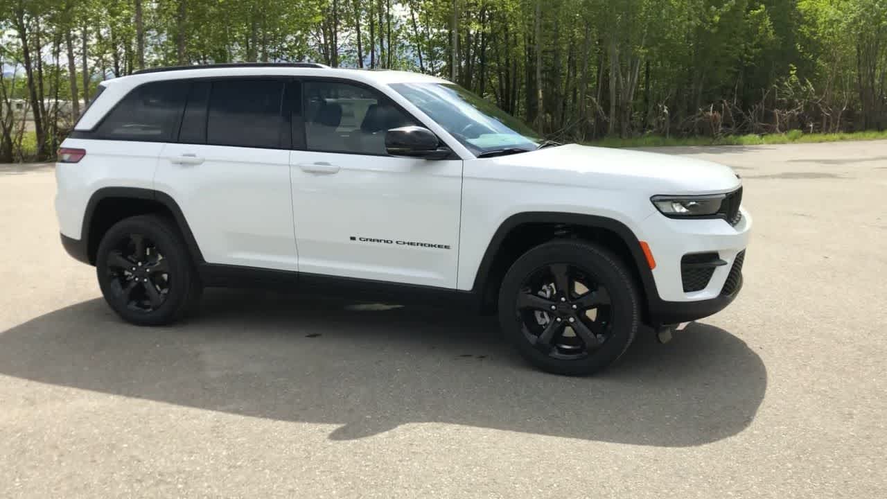 2024 Jeep Grand Cherokee Altitude X photo 2