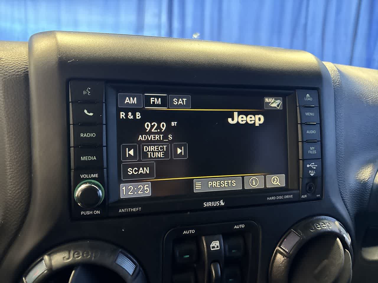 Thumbnail: 2017 Jeep Wrangler - 17