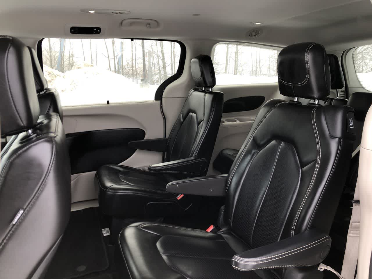 Thumbnail: 2020 Chrysler Voyager - 22