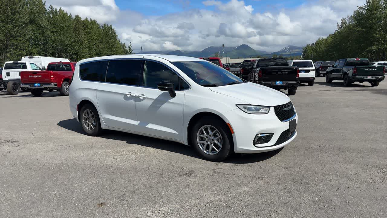 Thumbnail: 2025 Chrysler Pacifica - 2