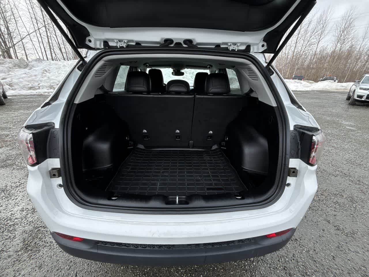 Thumbnail: 2022 Jeep Compass - 11