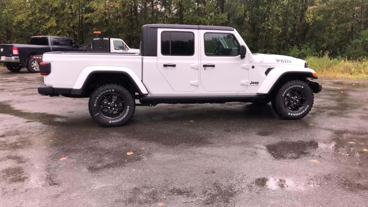 Thumbnail: 2025 Jeep Gladiator - 16