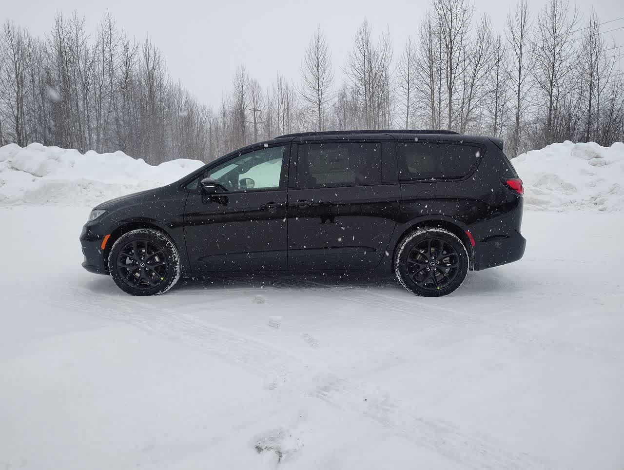 Thumbnail: 2026 Chrysler Pacifica - 5