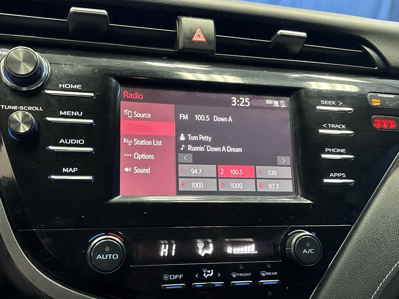 Thumbnail: 2019 Toyota Camry - 17