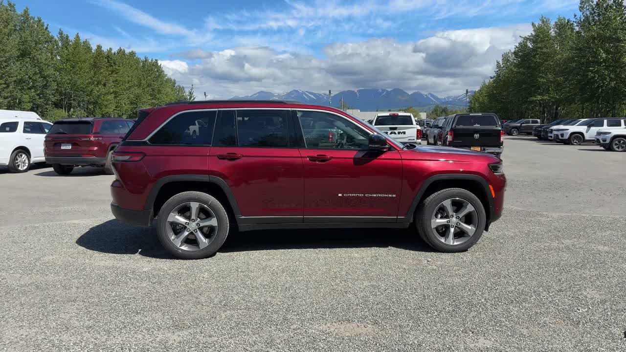 Thumbnail: 2026 Jeep Grand Cherokee - 16