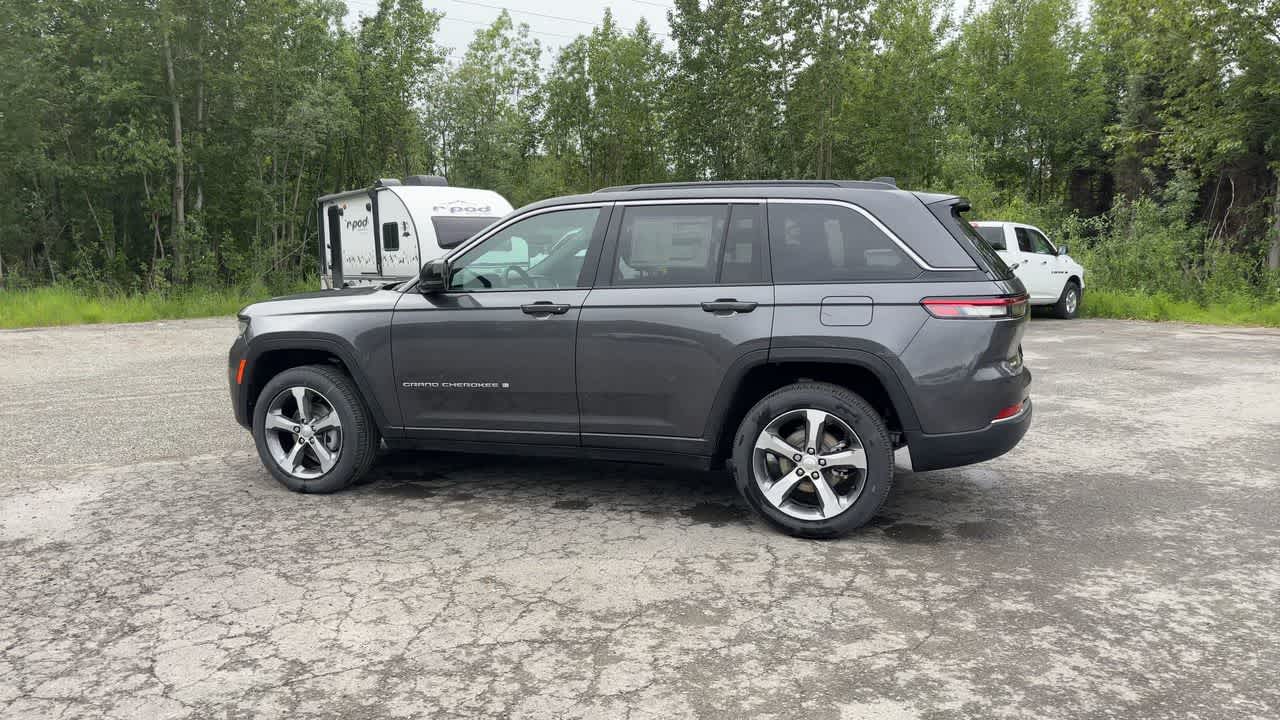 Thumbnail: 2026 Jeep Grand Cherokee - 9